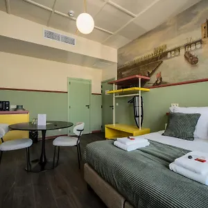  Aparthotel The Queen's Twelve By Romy&travis